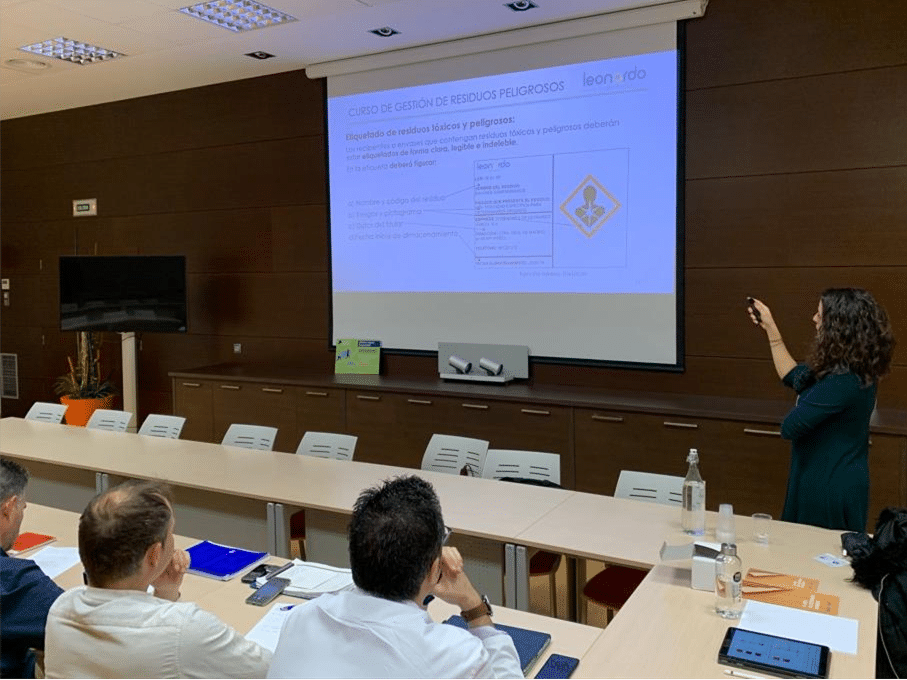 Formación en residuos peligrosos - Leonardo GR